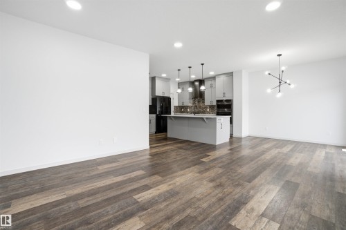 3420 Checknita Terrace, Edmonton, AB - Indoor Photo Showing Kitchen