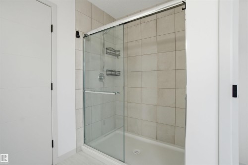 3420 Checknita Terrace, Edmonton, AB - Indoor Photo Showing Bathroom