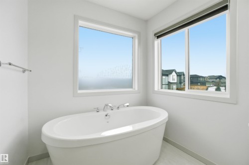 3420 Checknita Terrace, Edmonton, AB - Indoor Photo Showing Bathroom