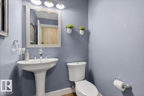 8132 16A Avenue, Edmonton, AB - Indoor Photo Showing Bathroom