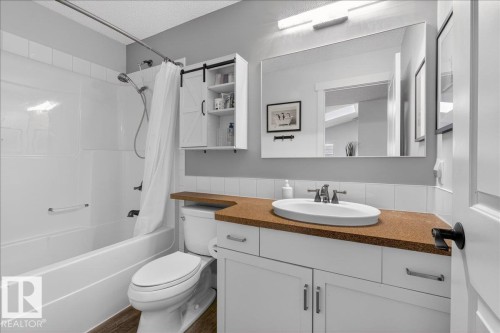 8132 16A Avenue, Edmonton, AB - Indoor Photo Showing Bathroom