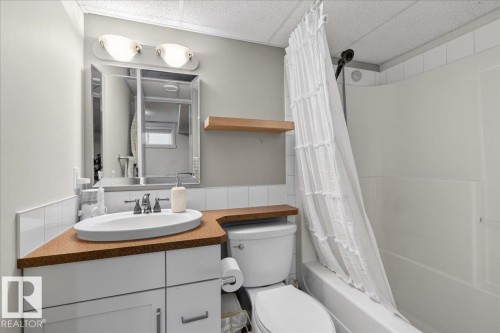8132 16A Avenue, Edmonton, AB - Indoor Photo Showing Bathroom