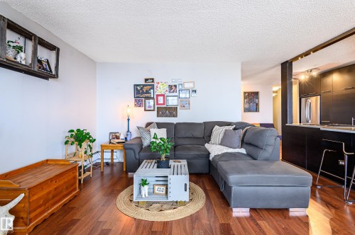 706 10135 Saskatchewan Drive, Edmonton, AB - Indoor Photo Showing Living Room