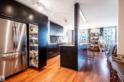 706 10135 Saskatchewan Drive, Edmonton, AB - Indoor