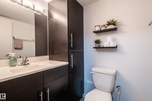 706 10135 Saskatchewan Drive, Edmonton, AB - Indoor Photo Showing Bathroom