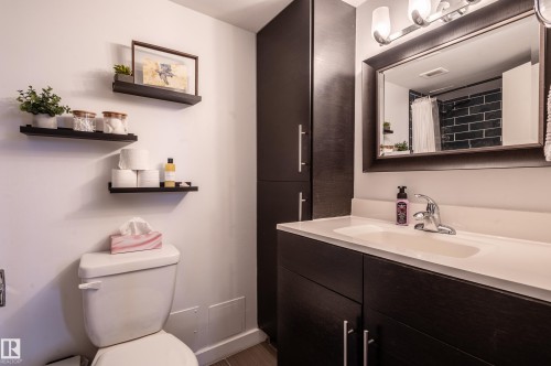 706 10135 Saskatchewan Drive, Edmonton, AB - Indoor Photo Showing Bathroom