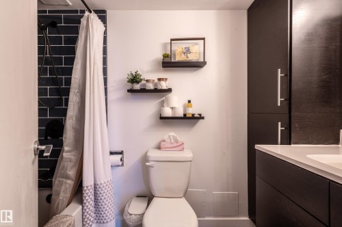 706 10135 Saskatchewan Drive, Edmonton, AB - Indoor Photo Showing Bathroom