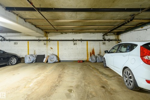 706 10135 Saskatchewan Drive, Edmonton, AB - Indoor Photo Showing Garage