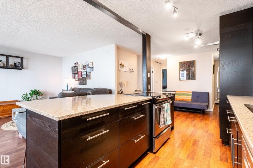 706 10135 Saskatchewan Drive, Edmonton, AB - Indoor Photo Showing Kitchen