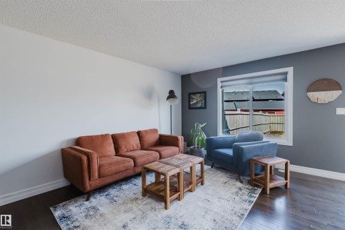 6825 Cardinal Link Link, Edmonton, AB - Indoor Photo Showing Living Room