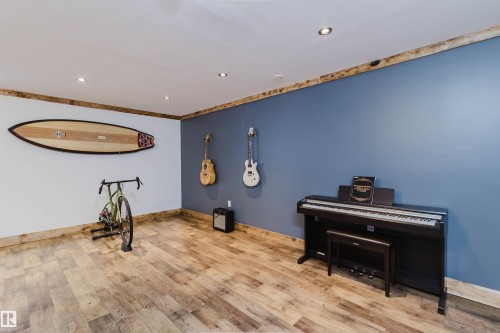 6825 Cardinal Link Link, Edmonton, AB - Indoor Photo Showing Other Room