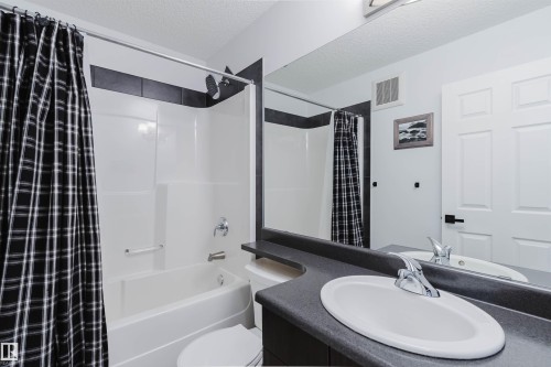 6825 Cardinal Link Link, Edmonton, AB - Indoor Photo Showing Bathroom