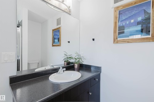6825 Cardinal Link Link, Edmonton, AB - Indoor Photo Showing Bathroom