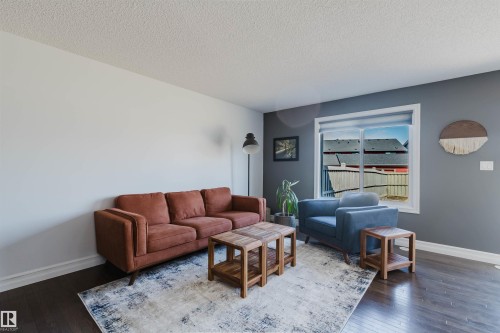 6825 Cardinal Link Link, Edmonton, AB - Indoor Photo Showing Living Room
