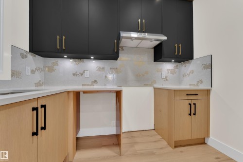 8450 Mayday Link, Edmonton, AB - Indoor Photo Showing Kitchen