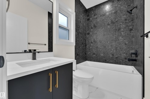 8450 Mayday Link, Edmonton, AB - Indoor Photo Showing Bathroom