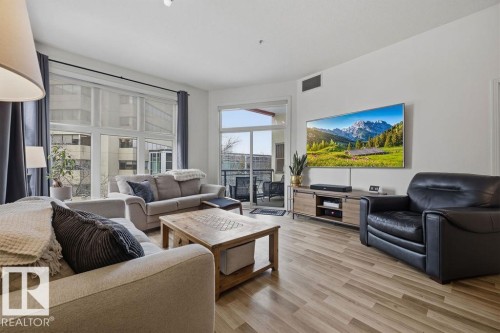 401 10147 112 Street  Edmonton, AB T5K 1M1