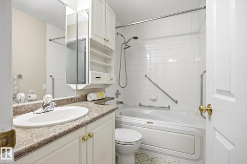 126 10511 42 Avenue, Edmonton, AB - Indoor Photo Showing Bathroom