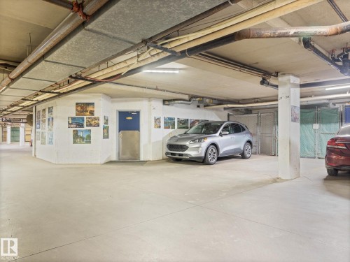 126 10511 42 Avenue, Edmonton, AB - Indoor Photo Showing Garage