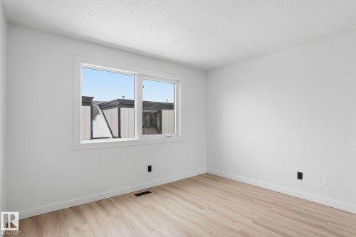260 3307 116A Avenue, Edmonton, AB - Indoor Photo Showing Other Room