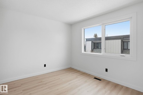 260 3307 116A Avenue, Edmonton, AB - Indoor Photo Showing Other Room