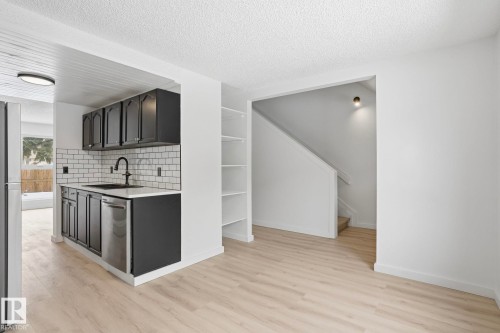 260 3307 116A Avenue, Edmonton, AB - Indoor Photo Showing Kitchen