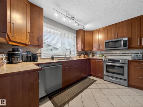 9310 165 Street, Edmonton, AB - Indoor Photo Showing Kitchen