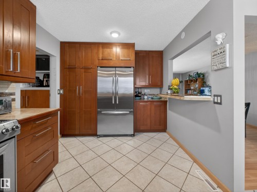 9310 165 Street, Edmonton, AB - Indoor Photo Showing Kitchen