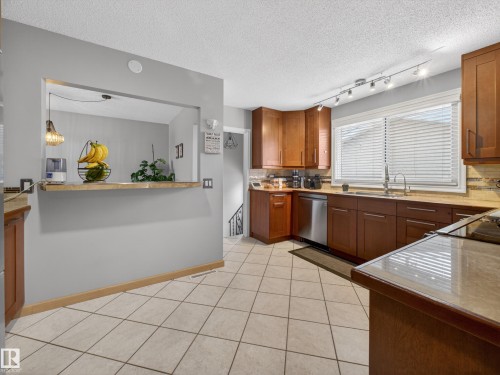 9310 165 Street, Edmonton, AB - Indoor Photo Showing Kitchen