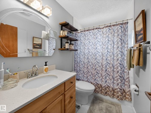 9310 165 Street, Edmonton, AB - Indoor Photo Showing Bathroom