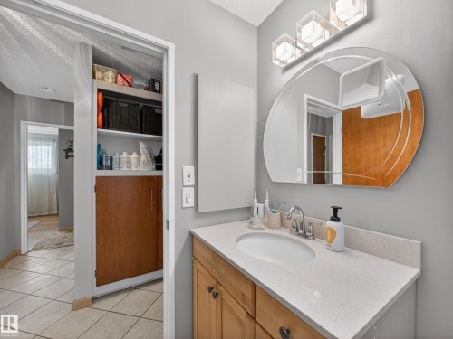 9310 165 Street, Edmonton, AB - Indoor Photo Showing Bathroom