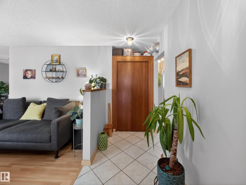 9310 165 Street, Edmonton, AB - Indoor