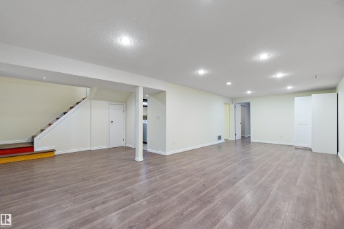 5804 112 Street, Edmonton, AB - Indoor