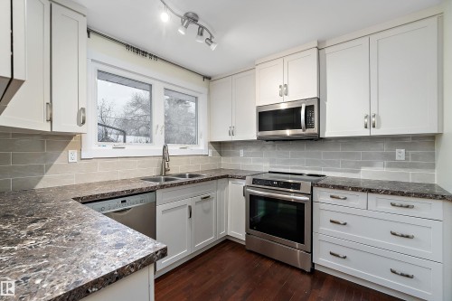 5804 112 Street, Edmonton, AB - Indoor Photo Showing Kitchen With Double Sink With Upgraded Kitchen