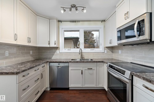 5804 112 Street, Edmonton, AB - Indoor Photo Showing Kitchen With Double Sink With Upgraded Kitchen