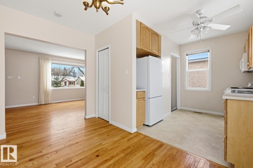 8139 79 Avenue, Edmonton, AB - Indoor