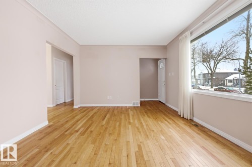 8139 79 Avenue, Edmonton, AB - Indoor Photo Showing Other Room