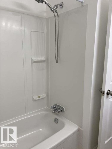 196 Weston Drive, Spruce Grove, AB - Indoor Photo Showing Bathroom