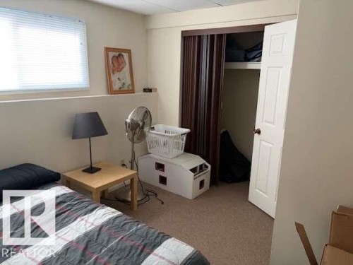 196 Weston Drive, Spruce Grove, AB - Indoor Photo Showing Bedroom