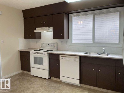 196 Weston Drive, Spruce Grove, AB - Indoor Photo Showing Kitchen