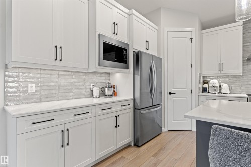 185 Redwing Wynd, St. Albert, AB - Indoor Photo Showing Kitchen With Upgraded Kitchen