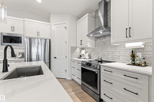 185 Redwing Wynd, St. Albert, AB - Indoor Photo Showing Kitchen With Upgraded Kitchen