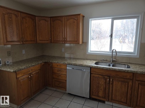 6520 154 Avenue, Edmonton, AB - Indoor Photo Showing Kitchen With Double Sink