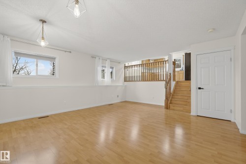 6520 154 Avenue, Edmonton, AB - Indoor Photo Showing Other Room