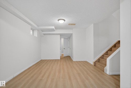 6520 154 Avenue, Edmonton, AB - Indoor Photo Showing Other Room