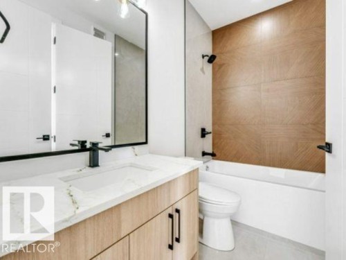6706 176A Avenue, Edmonton, AB - Indoor Photo Showing Bathroom