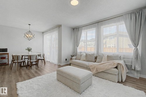 2721 Donaghey Crescent, Edmonton, AB - Indoor Photo Showing Living Room