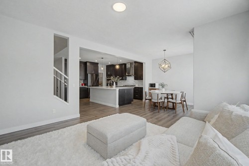 2721 Donaghey Crescent, Edmonton, AB - Indoor Photo Showing Living Room