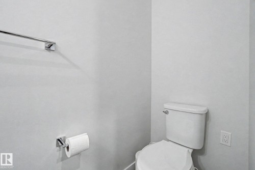 2721 Donaghey Crescent, Edmonton, AB - Indoor Photo Showing Bathroom