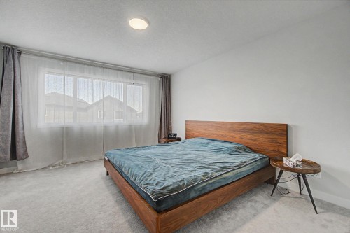 2721 Donaghey Crescent, Edmonton, AB - Indoor Photo Showing Bedroom
